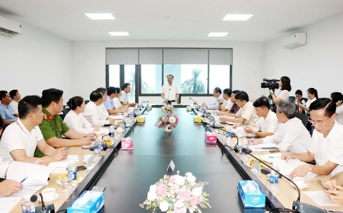 Quang cảnh buổi làm việc