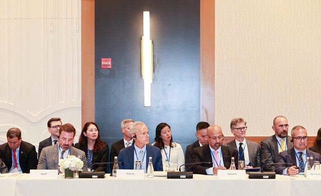 Đại diện các tập đoàn lớn của Mỹ tham dự tọa đàm với Chủ tịch nước Lương Cường.