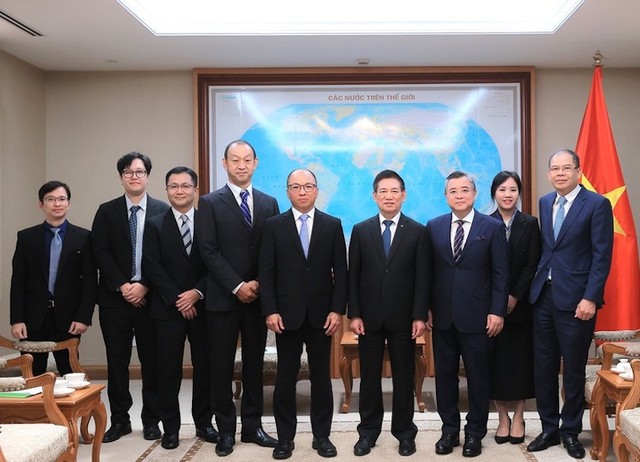 Lãnh đạo Tập đoàn Toyota Nhật Bản đã đề xuất với Phó thủ tướng Chính phủ Hồ Đức Phớc một số nội dung để các doanh nghiệp tiếp tục phát triển sản xuất kinh doanh hiệu quả, bền vững, lâu dài tại Việt Nam. Ảnh: VGP.