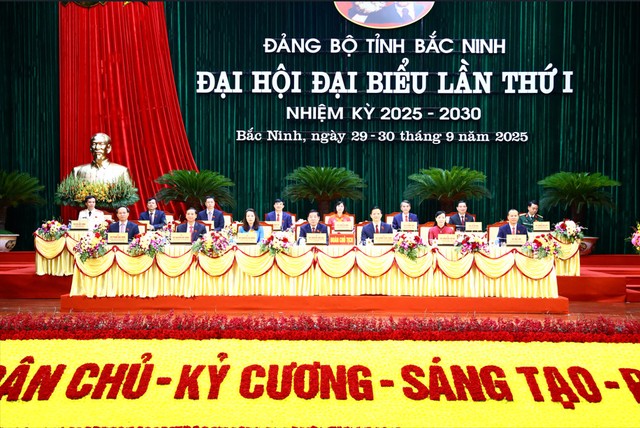 Đoàn Chủ tịch điều hành Đại hội đại biểu Đảng bộ tỉnh Bắc Ninh lần thứ I gồm 15 đồng chí.