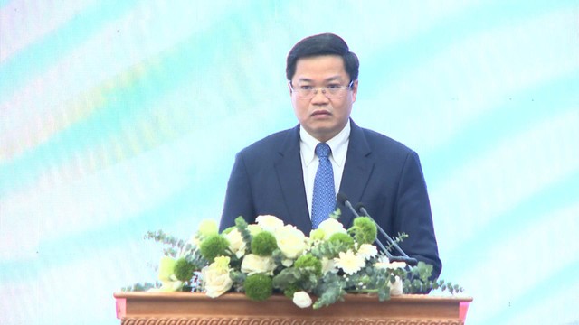 Thứ trưởng Bộ Tài chính Nguyễn Đức Tâm phát biểu tại diễn đàn.