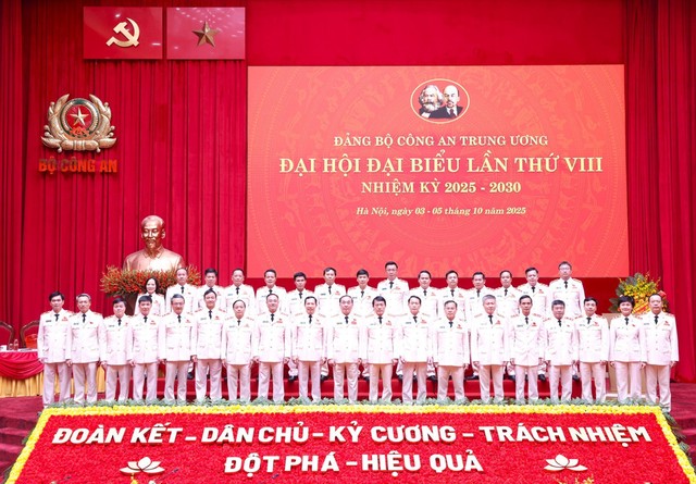 Các đại biểu chính thức và dự khuyết dự Đại hội đại biểu toàn quốc lần thứ XIV của Đảng.