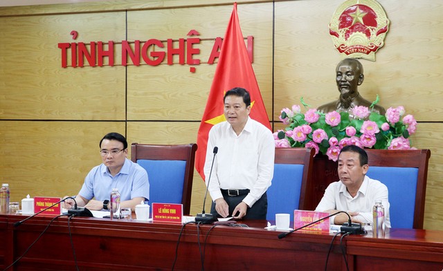 Chủ tịch UBND tỉnh Lê Hồng Vinh kết luận.