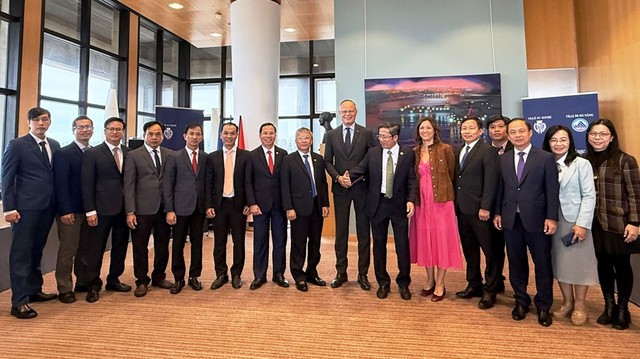 Lãnh đạo thành phố Đà Nẵng đến thành phố Le Havre để kêu gọi, xúc tiến đầu tư. Lãnh đạo thành phố Đà Nẵng đến thành phố Le Havre để kêu gọi, xúc tiến đầu tư.