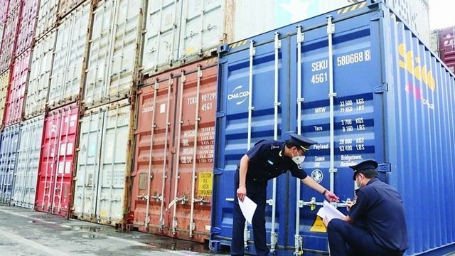 Thu từ xuất nhập khẩu sắp cán đích nhờ nỗ lực của các cơ quan thuế, hải quan... Thu từ xuất nhập khẩu sắp cán đích nhờ nỗ lực của các cơ quan thuế, hải quan...