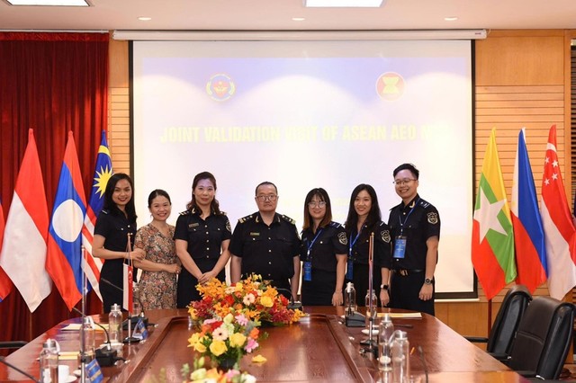 Đoàn Việt Nam tham gia phiên họp. Đoàn Việt Nam tham gia phiên họp.