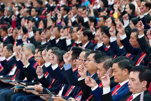 Đại hội biểu quyết thông qua các nội dung. Ảnh: BTC