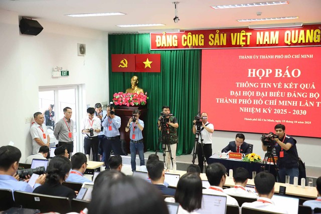 TP.HCM sẽ biến những định hướng chiến lược thành những kết quả thiết thực, có thể cân đong đo đếm được, với thước đo cao nhất là sự hài lòng và niềm tin của người dân. Ảnh: Trọng Tín.