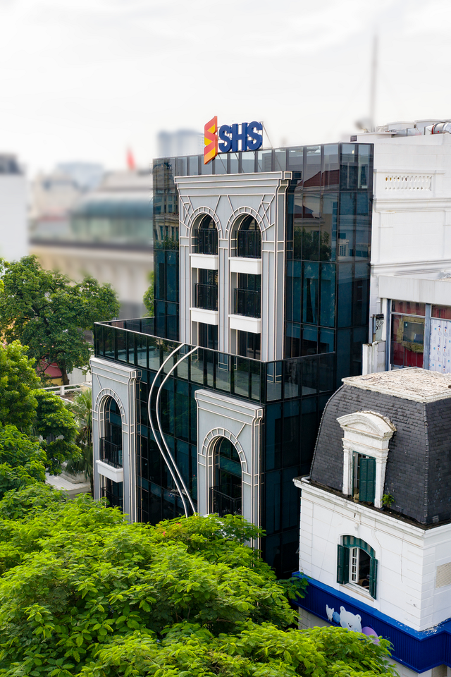 Tháng 10/2025, SHS khai trương Trụ sở chính mới tại 43 Lý Thường Kiệt, phường Cửa Nam, Hà Nội.