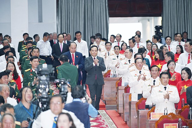 Bí thư Trung ương Đảng, Bí thư Thành ủy TP. Hồ Chí Minh Trần Lưu Quang dự và chỉ đạo Đại hội Đảng Cà Mau