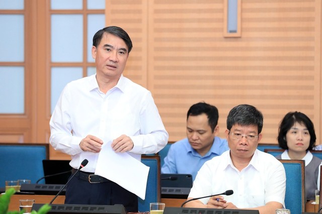 Giám đốc Sở Tài chính Hà Nội Nguyễn Xuân Lưu báo cáo tại Hội nghị.