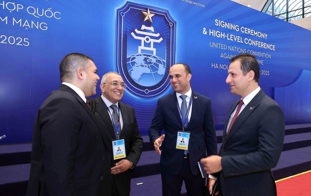 Các đại biểu tham gia Lễ mở ký diễn ra tại Trung tâm Hội nghị quốc gia sáng 25/10.