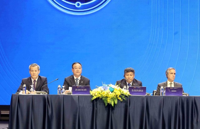 Thứ trưởng Bộ Công an, Thượng tướng Phạm Thế Tùng và Thứ trưởng Bộ Ngoại giao Nguyễn Minh Vũ đồng chủ trì phiên thảo luận. Thứ trưởng Bộ Công an, Thượng tướng Phạm Thế Tùng và Thứ trưởng Bộ Ngoại giao Nguyễn Minh Vũ đồng chủ trì phiên thảo luận.
