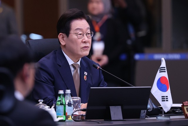 Tổng thống Lee Jae-myung khẳng định Hàn Quốc coi trọng và ủng hộ vai trò trung tâm của ASEAN - Ảnh: VGP/Nhật Bắc.