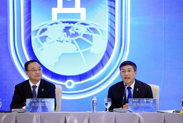 Thứ trưởng thường trực Bộ Ngoại giao Nguyễn Minh Vũ (bên phải) trả lời báo chí. Ảnh: Tuấn Anh - TTXVN. Thứ trưởng thường trực Bộ Ngoại giao Nguyễn Minh Vũ (bên phải) trả lời báo chí. Ảnh: Tuấn Anh - TTXVN.