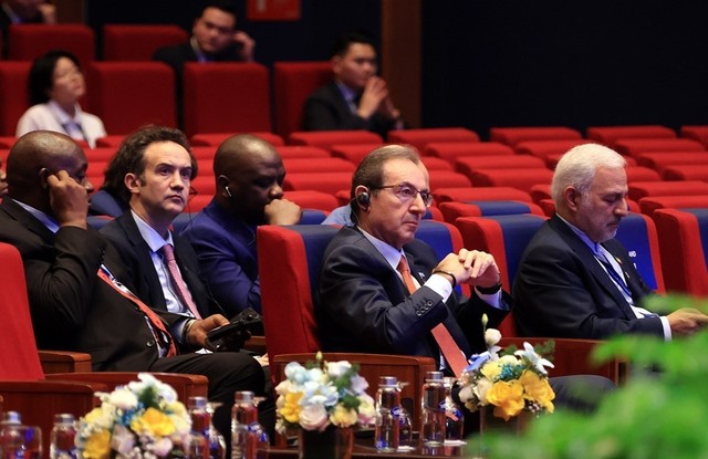 Các đại biểu tham gia phiên thảo luận. Các đại biểu tham gia phiên thảo luận.