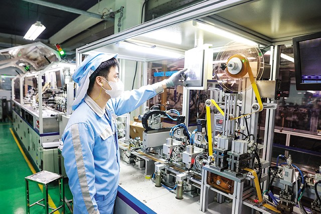 Một trong những mục tiêu của mô hình tăng trưởng mới là lấy khoa học, công nghệ, đổi mới sáng tạo và chuyển đổi số làm động lực chính. Ảnh: Đức Thanh