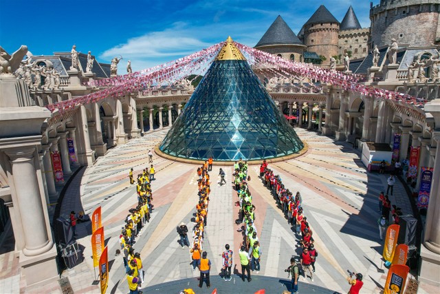 Quảng trường Nhật Thực là điểm lý tưởng để tổ chức các hoạt động teambuiding quy mô