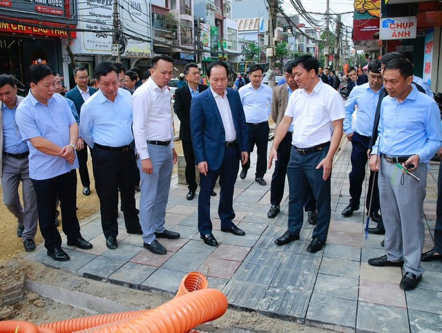 Ông Lê Tiến Châu, Bí thư Thành uỷ Hải Phòng cùng lãnh đạo các Sở, ban, ngành kiểm tra Dự án.