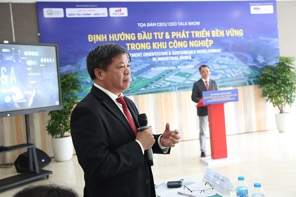 Ông Võ Thanh Phong, Phó Trưởng Ban Quản lý các Khu chế xuất và Công nghiệp TP.HCM (HEPZA) chia sẻ tại Toạ đàm. (Ảnh: Lê Toàn)
