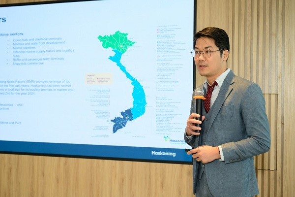 Ông Nguyễn Thành Chí - Giám đốc Ngành hàng hải Haskoning Việt Nam chia sẻ.