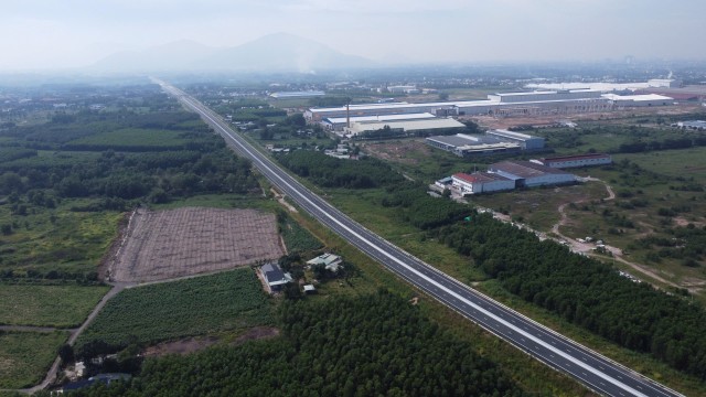 Cao tốc Biên Hòa – Vũng Tàu dự kiến thông xe 19/12, rút ngắn ít nhất 50% thời gian di chuyển giữa TP.HCM - Đồng Nai - Vũng Tàu. Cao tốc Biên Hòa – Vũng Tàu dự kiến thông xe 19/12, rút ngắn ít nhất 50% thời gian di chuyển giữa TP.HCM - Đồng Nai - Vũng Tàu.