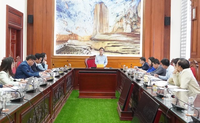 Bí thư Tỉnh uỷ Quảng Trị Nguyễn Văn Phương chủ trì buổi làm việc. Bí thư Tỉnh uỷ Quảng Trị Nguyễn Văn Phương chủ trì buổi làm việc.