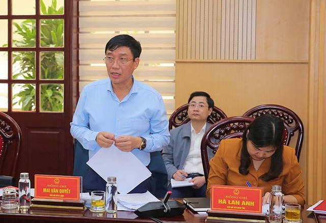 Giám đốc Sở Tài chính tỉnh Ninh Bình Mai Văn Quyết báo cáo tại cuộc họp