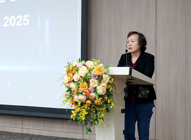 Bà Lê Thị Ngọc Bích – Tân thành viên HĐQT phát biểu tại Đại hội Bà Lê Thị Ngọc Bích – Tân thành viên HĐQT phát biểu tại Đại hội