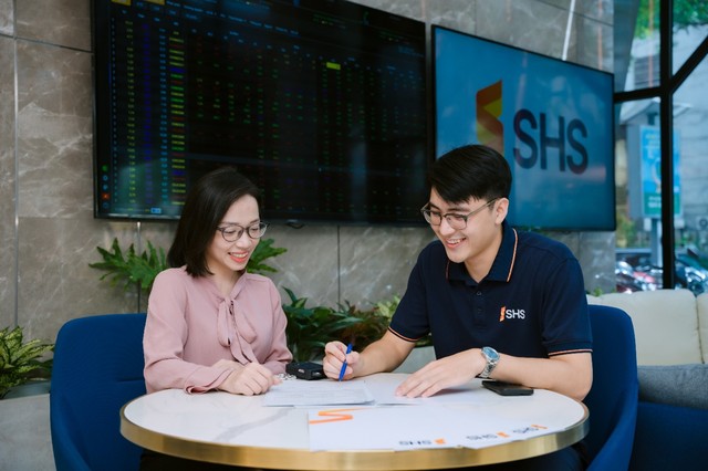 SHS hướng xây dựng một định chế tài chính chuyên nghiệp, hiện đại và đáng tin cậy, đồng hành cùng cổ đông, khách hàng. SHS hướng xây dựng một định chế tài chính chuyên nghiệp, hiện đại và đáng tin cậy, đồng hành cùng cổ đông, khách hàng.