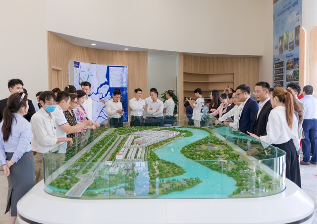 Sức nóng từ thị trường thể hiện rõ qua lượng nhà đầu tư quan tâm các khu đô thị lớn ở Quy Nhơn, đặc biệt là những dự án minh bạch pháp lý. (Ảnh tại dự án Quy Nhơn Iconic).