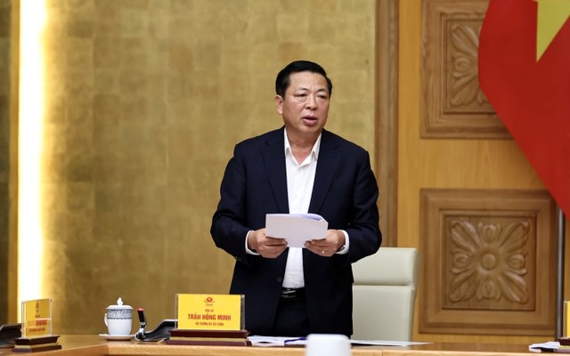 Bộ trưởng Bộ Xây dựng Trần Hồng Minh báo cáo tại phiên họp - Ảnh: VGP.