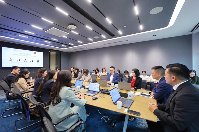 Các diễn giả trao đổi tại hội thảo