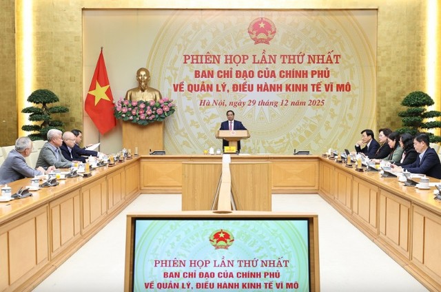 Thủ tướng phát biểu chỉ đạo tại cuộc họp.