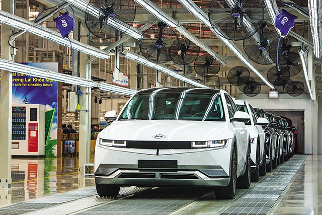 Từ ngày 15/12/2024 đến 14/12/2025, cả nước có tổng cộng 624.300 xe ô tô đăng ký mới