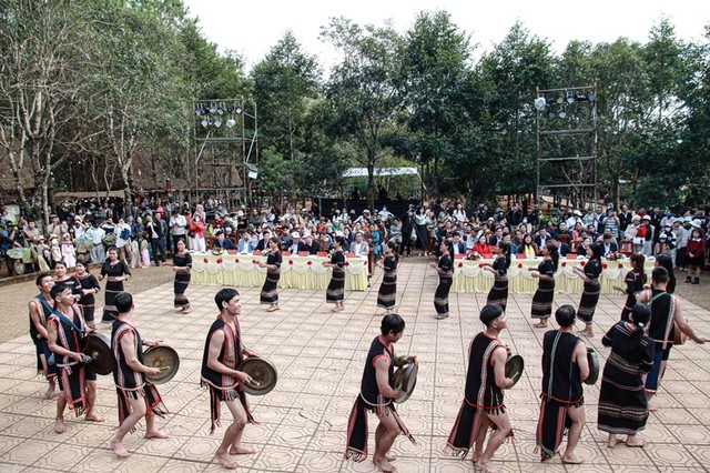 Quảng Ngãi tổ chức nhiều hoạt động trong dịp Tết Dương lịch thu hút đông đảo du khách.