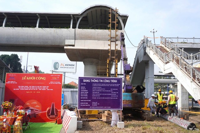 Sau lễ khởi công, công nhân của nhà thầu bắt tay triển khai để hoàn thành dự án đúng tiến độ.