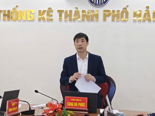 Ông Tăng Bá Phúc, Trưởng Thống kê Thành phố Hải Phòng thông tin tại cuộc họp báo