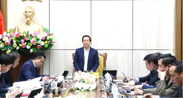 Phó Bí thư Tỉnh ủy, Chủ tịch UBND tỉnh Phạm Quang Ngọc phát biểu chỉ đạo tại cuộc họp