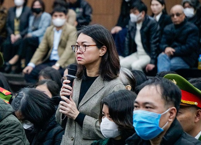 Cựu Cục trưởng Trần Việt Nga không thừa nhận cáo buộc gây khó khăn, ép doanh nghiệp chi tiền mới phê duyệt hồ sơ. Cựu Cục trưởng Trần Việt Nga không thừa nhận cáo buộc gây khó khăn, ép doanh nghiệp chi tiền mới phê duyệt hồ sơ.