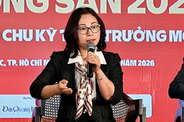 Bà Tống Thị Hạnh, Cục trưởng Cục Quản lý nhà và thị trường bất động sản (Bộ Xây dựng) chia sẻ tại sự kiện.