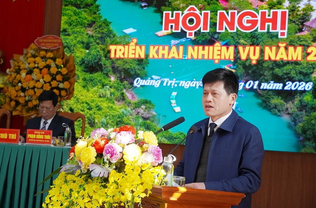 Phó Chủ tịch UBND tỉnh Quảng Trị Lê Văn Bảo phát biểu tại hội nghị. Ảnh: Hồng Lựu Phó Chủ tịch UBND tỉnh Quảng Trị Lê Văn Bảo phát biểu tại hội nghị. Ảnh: Hồng Lựu