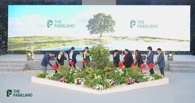Đại diện đơn vị phát triển và nhà thầu thực hiện nghi lễ động thổ Dự án The Parkland