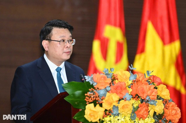 Quyền Chánh Văn phòng Bộ Nội vụ Bùi Huy Tùng điều hành Hội nghị. Ảnh: Hải Long