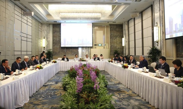 Phó Thủ tướng Thường trực Nguyễn Hòa Bình tham dự Tọa đàm gặp gỡ các doanh nghiệp, nhà đầu tư Singapore - Ảnh: VGP.