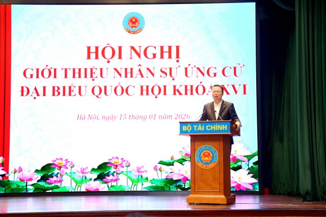 Đồng chí Nguyễn Đức Chi, Ủy viên Ban Thường vụ Đảng ủy, Thứ trưởng Bộ Tài chính chủ trì hội nghị. Ảnh: Đức Minh.