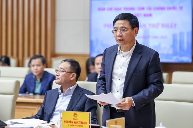 Bộ trưởng Bộ Tài chính Nguyễn Văn Thắng phát biểu tại phiên họp.