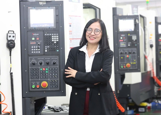 Bà Công Tằng Tôn Nữ Thuỳ Trang, Phó chủ tịch Hiệp hội doanh nghiệp điện tử Việt Nam (VEIA ), Lãnh đạo cao cấp của Tập đoàn Ito tại Việt Nam.