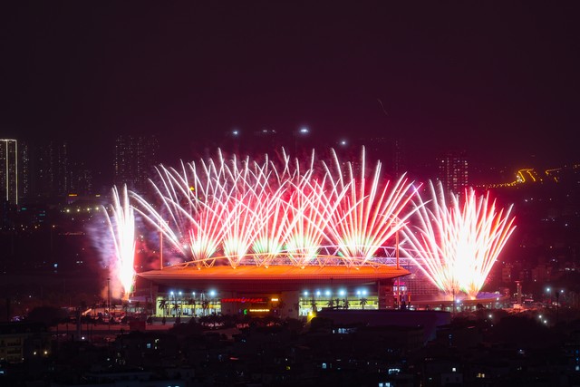 Những chủng loại pháo lần đầu tiên xuất hiện tại Việt Nam cùng hiệu ứng nghệ thuật lập trình riêng cho đại nhạc hội. Ảnh: Sun Group Những chủng loại pháo lần đầu tiên xuất hiện tại Việt Nam cùng hiệu ứng nghệ thuật lập trình riêng cho đại nhạc hội. Ảnh: Sun Group