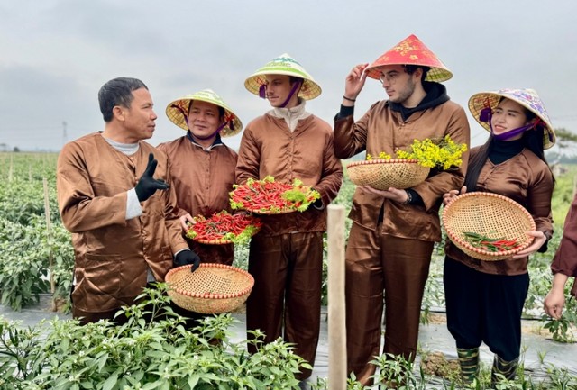 Những vị khách quốc tế đầu tiên trải nghiệm du lịch nông nghiệp tại Đa Phúc.